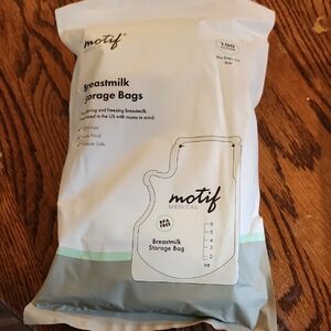 Motif Medical Breastmilk Storage Bags - White and Gray